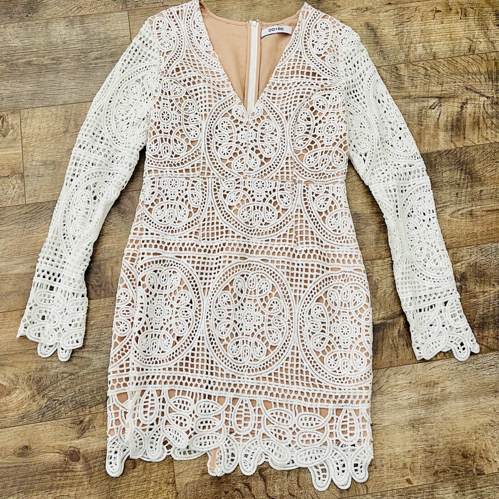 DO+BE V-Neck White Crochet Dress